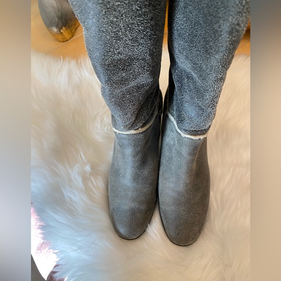 Rare Distressed Grey Sheepskin/Shearling Leather Chanel CC Boots - Size 39 - Picture 6 of 14